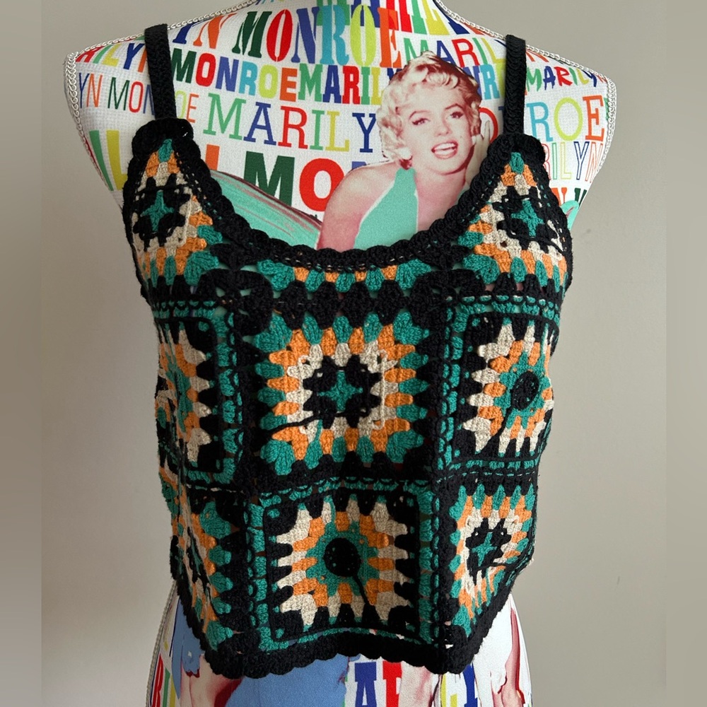 💥SALE💥NWOT Granny square crochet crop top. Brand is New In. Size small.